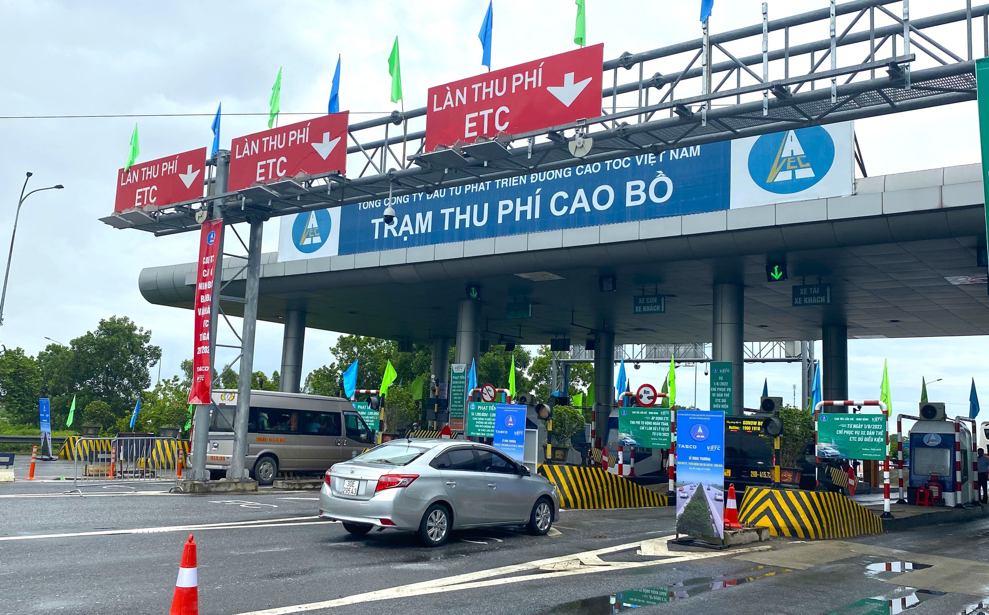 VEC được tăng giá vé tại 4 tuyến cao tốc- Ảnh 1. VEC được tăng giá vé tại 4 tuyến cao tốc- Ảnh 1.