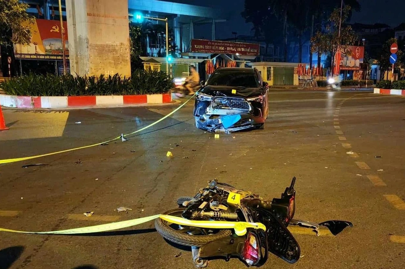H&agrave; Nội: C&ocirc;ng an t&igrave;m nh&acirc;n chứng vụ &ocirc; t&ocirc; t&ocirc;ng người đi bộ tr&ecirc;n đường Trịnh Văn B&ocirc;- Ảnh 1.