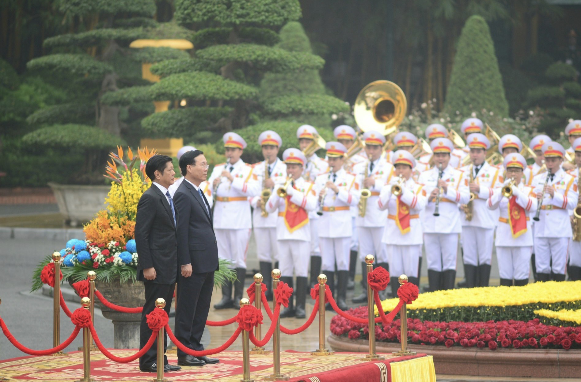 Việt Nam bắn 21 phát đại bác chào mừng Tổng thống Philippines lần đầu thăm Việt Nam- Ảnh 3. Việt Nam bắn 21 phát đại bác chào mừng Tổng thống Philippines lần đầu thăm Việt Nam- Ảnh 3.