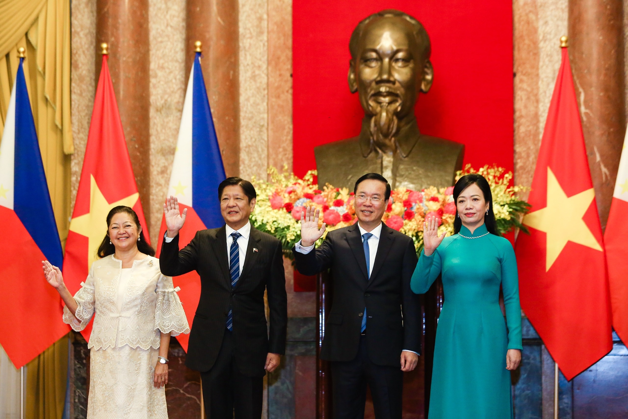 Việt Nam bắn 21 phát đại bác chào mừng Tổng thống Philippines lần đầu thăm Việt Nam- Ảnh 7. Việt Nam bắn 21 phát đại bác chào mừng Tổng thống Philippines lần đầu thăm Việt Nam- Ảnh 7.