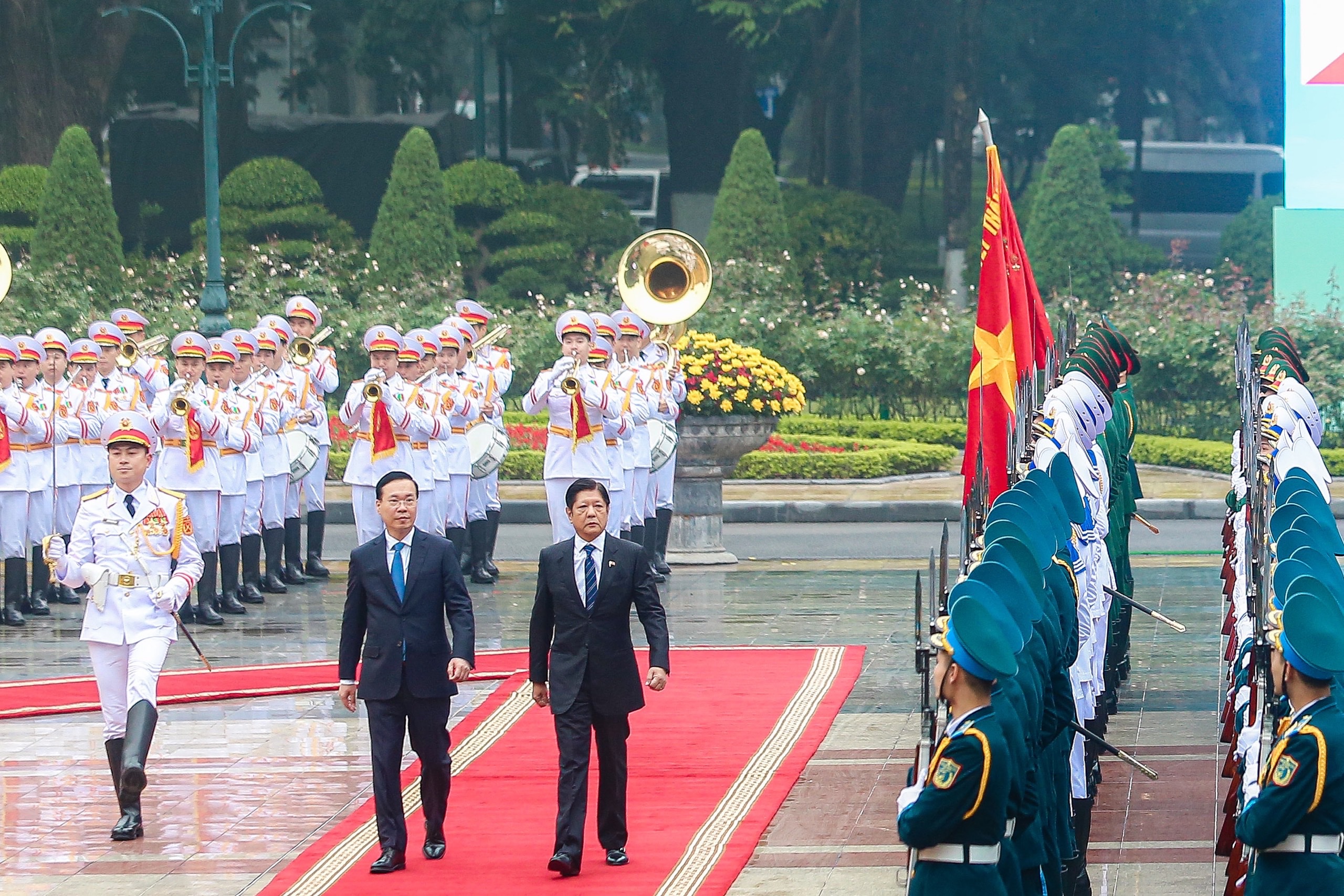 Việt Nam bắn 21 phát đại bác chào mừng Tổng thống Philippines lần đầu thăm Việt Nam- Ảnh 6. Việt Nam bắn 21 phát đại bác chào mừng Tổng thống Philippines lần đầu thăm Việt Nam- Ảnh 6.