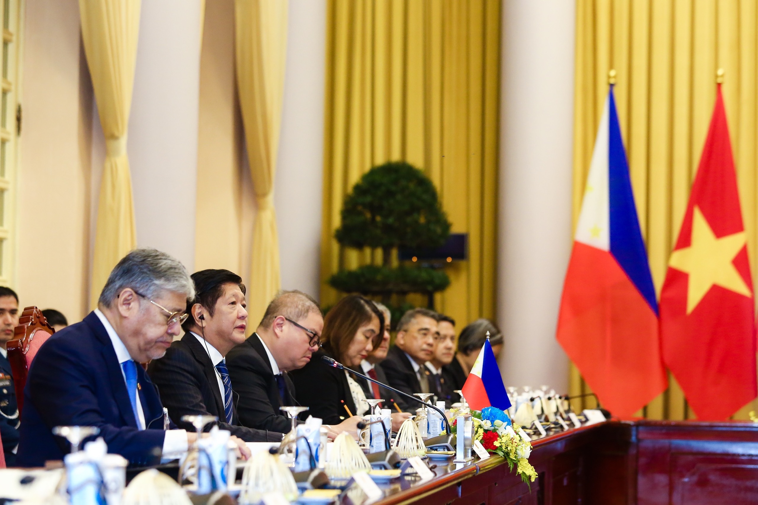 Việt Nam bắn 21 phát đại bác chào mừng Tổng thống Philippines lần đầu thăm Việt Nam- Ảnh 10. Việt Nam bắn 21 phát đại bác chào mừng Tổng thống Philippines lần đầu thăm Việt Nam- Ảnh 10.