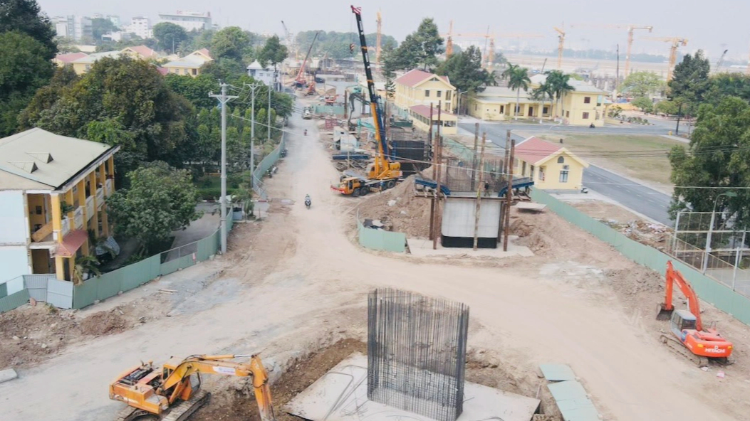Sau ph&aacute; dỡ bức tường hơn 30 năm, đường xuy&ecirc;n s&acirc;n bay T&acirc;n Sơn Nhất lại vướng mặt bằng- Ảnh 8.
