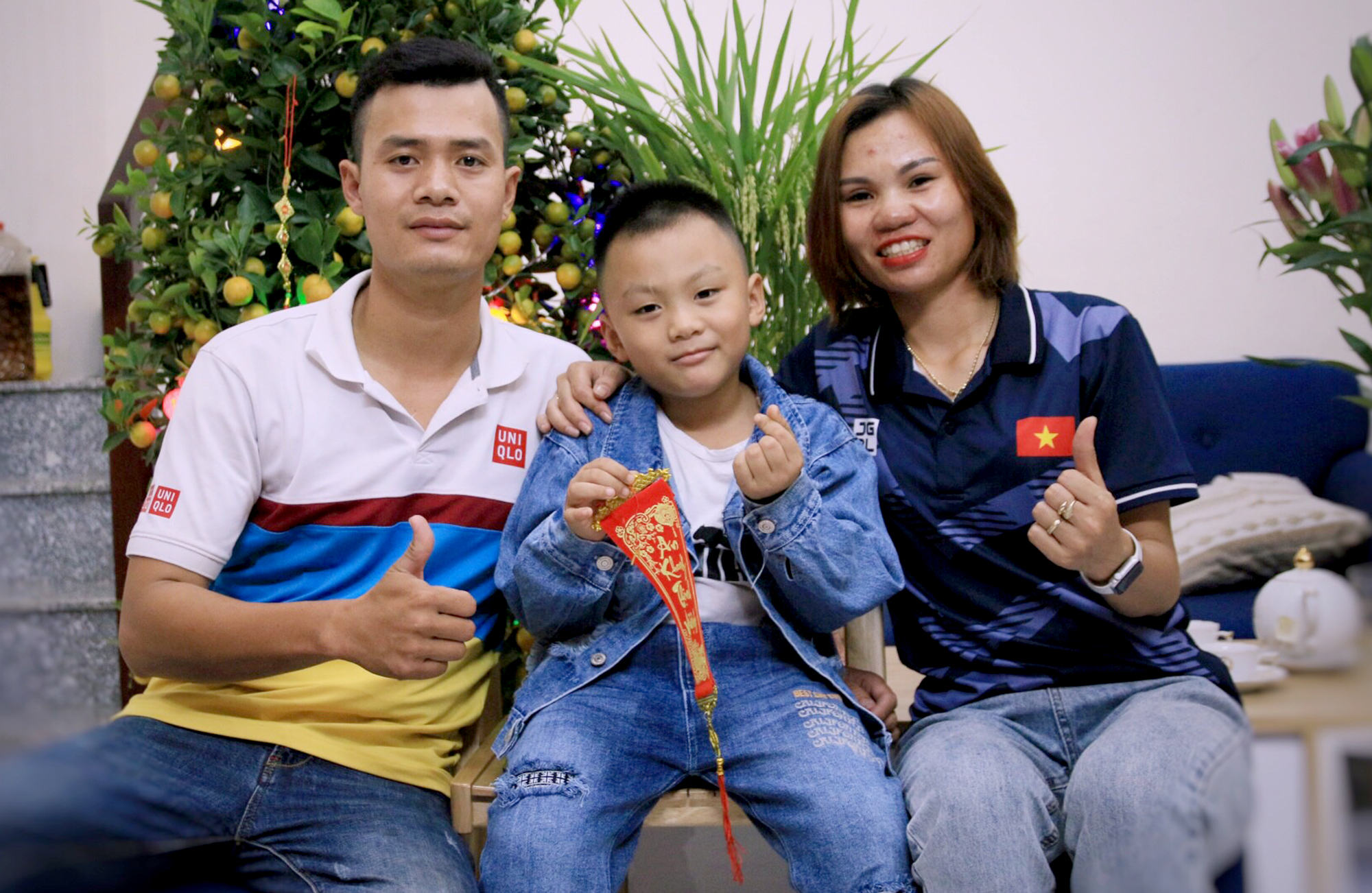 Tết ba qu&ecirc; của c&ocirc; g&aacute;i v&agrave;ng l&agrave;ng xe đạp Việt Nam- Ảnh 1.