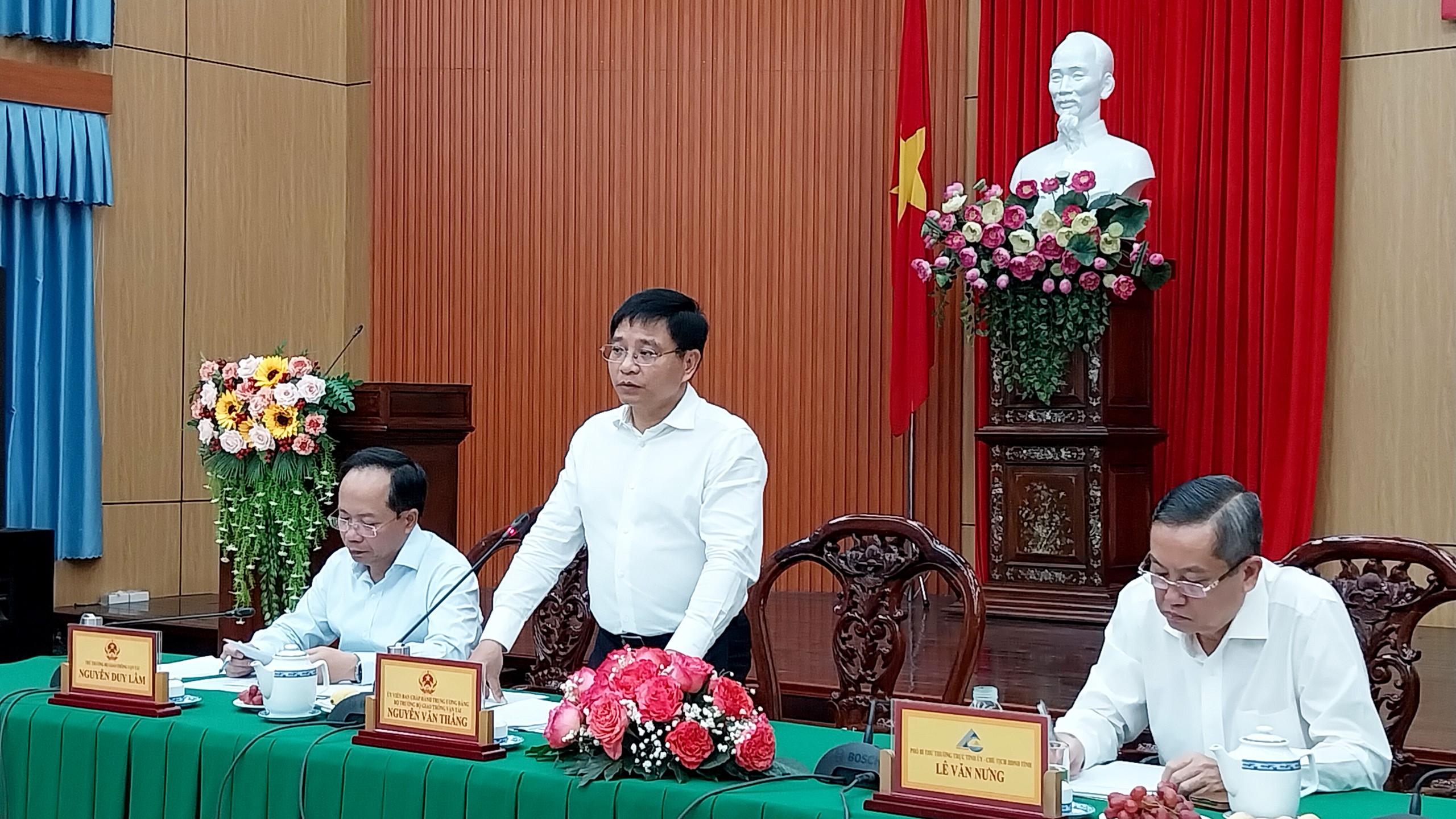Bộ trưởng GTVT đề nghị An Giang sớm giao 5 mỏ c&aacute;t cho nh&agrave; thầu cao tốc- Ảnh 1.