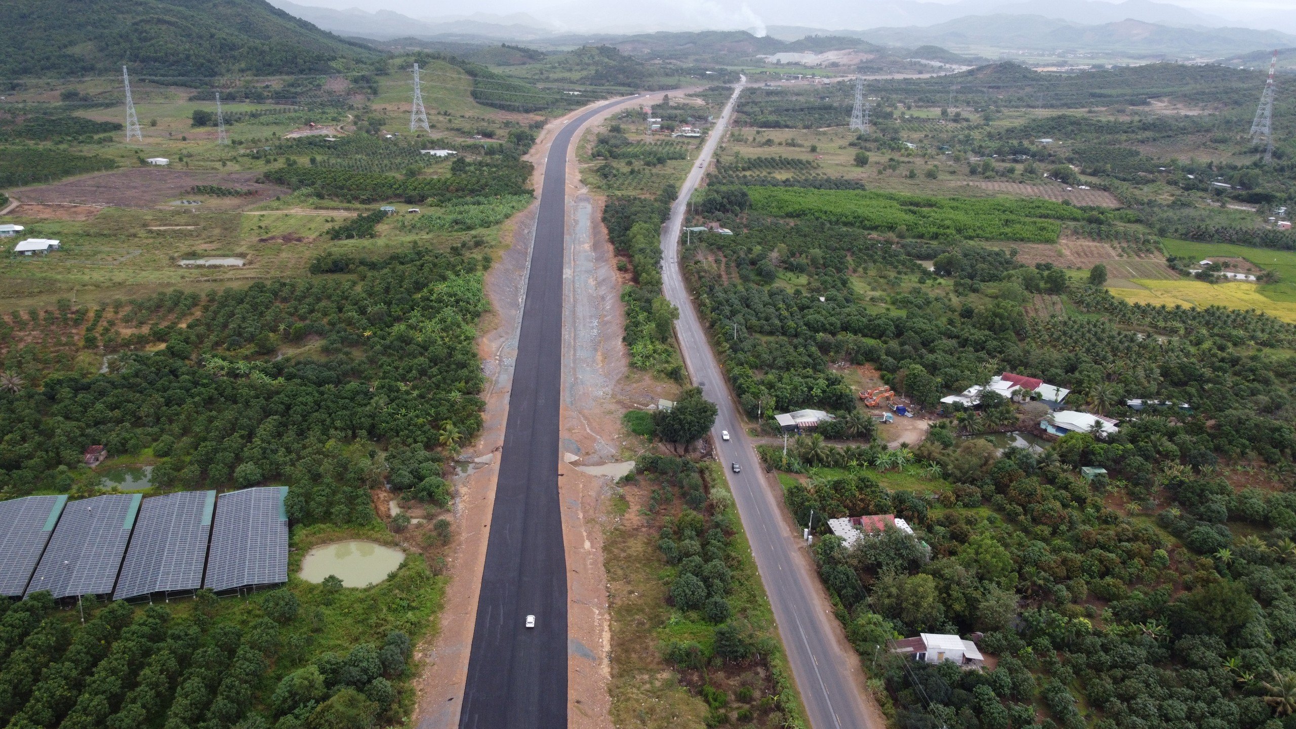 Tranh thủ thời tiết thuận lợi đẩy tiến độ cao tốc V&acirc;n Phong - Nha Trang- Ảnh 7.