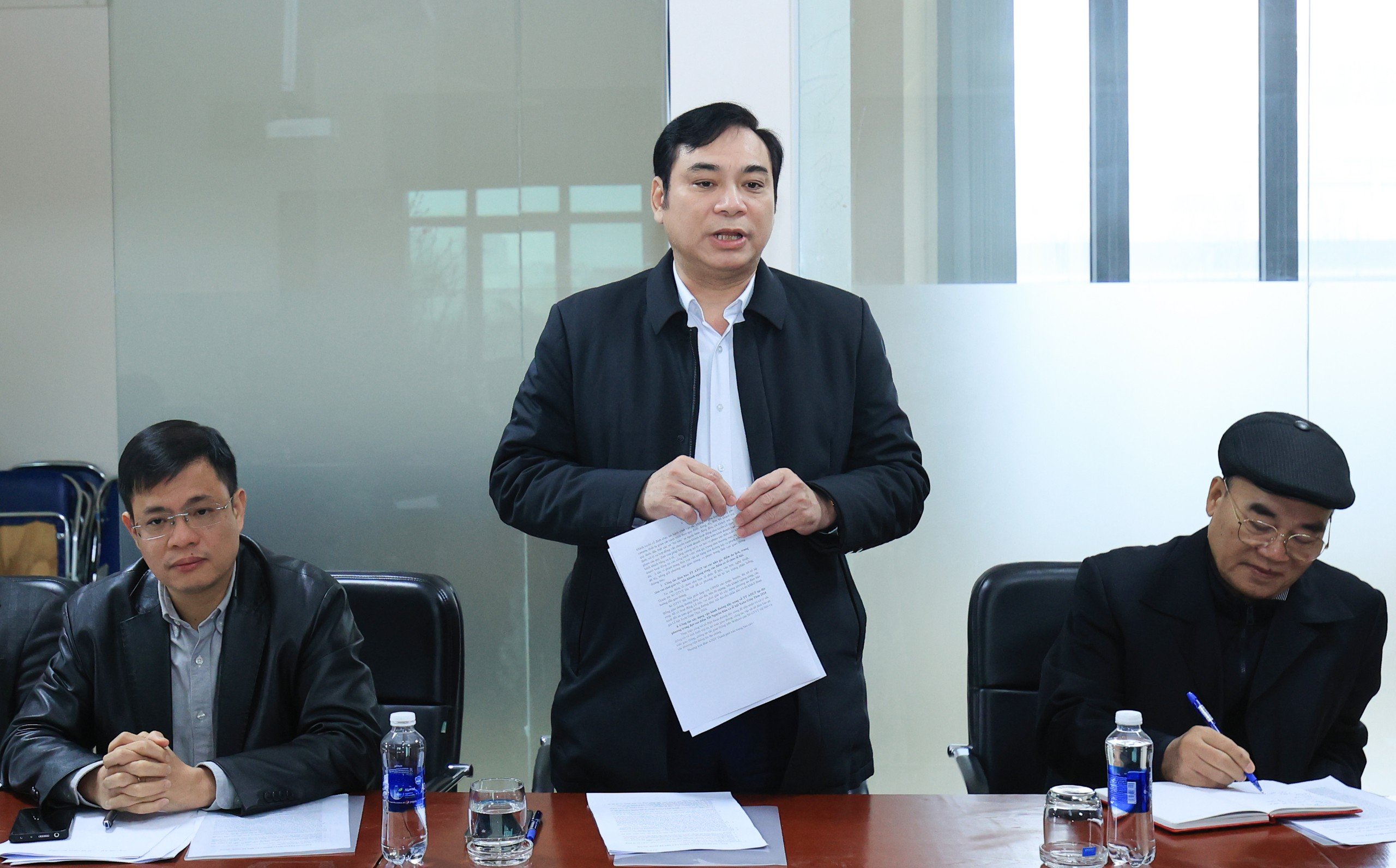 &Ocirc;ng Khuất Việt H&ugrave;ng: H&agrave; Nội cần nghi&ecirc;n cứu lập đội phản ứng nhanh li&ecirc;n ng&agrave;nh xử l&yacute; &ugrave;n tắc- Ảnh 3.