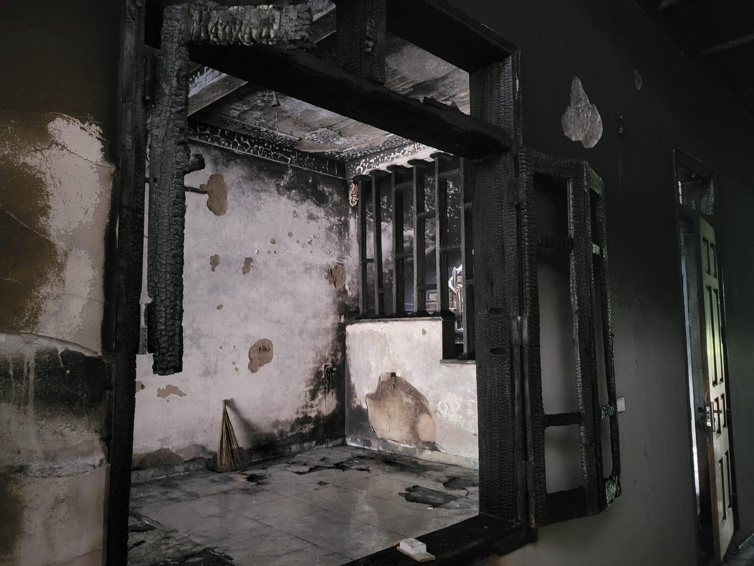 C&ocirc;ng an v&agrave;o cuộc vụ ch&aacute;y nh&agrave; ở Thanh H&oacute;a khiến 3 mẹ con tử vong- Ảnh 1.