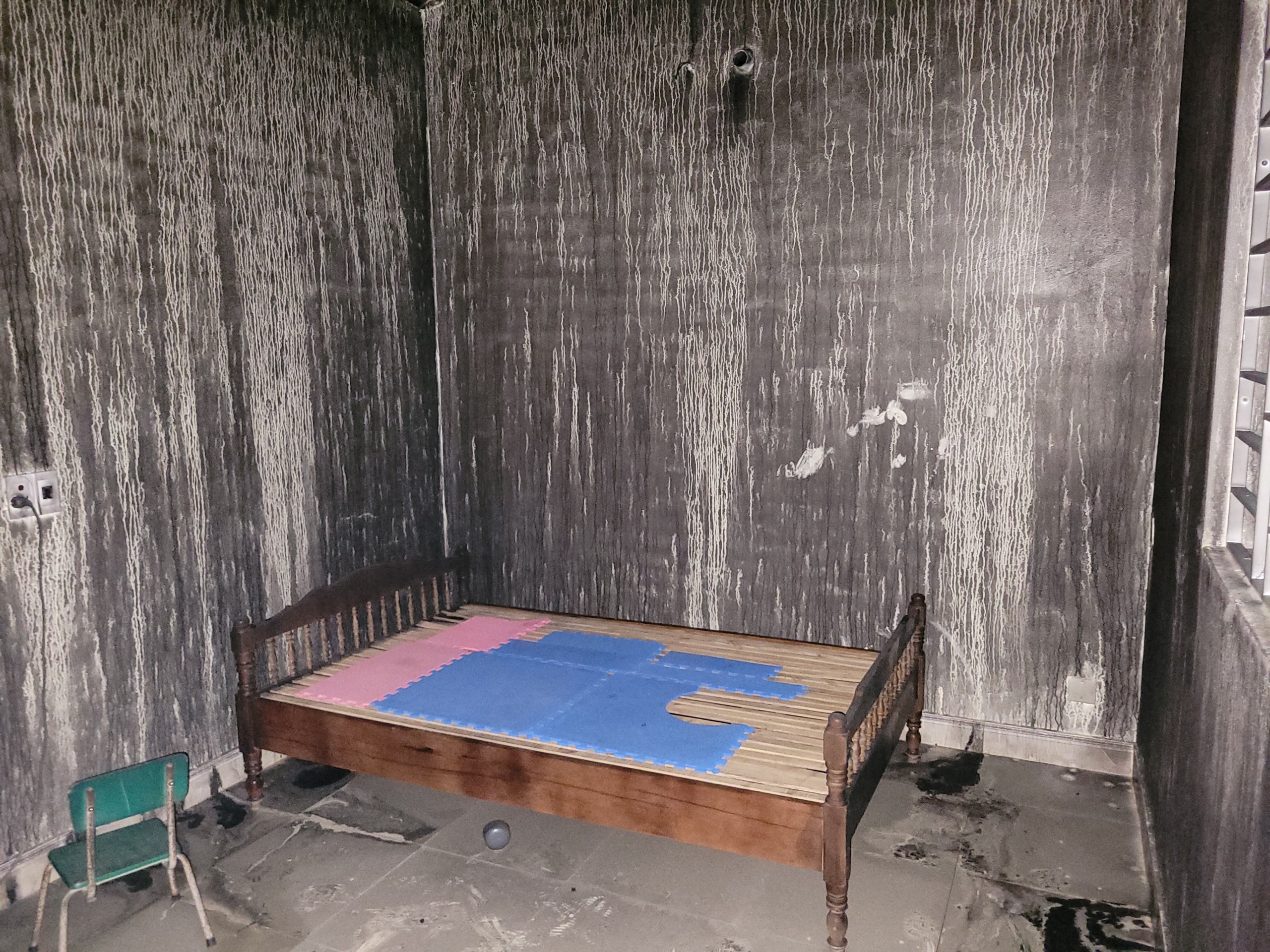 C&ocirc;ng an v&agrave;o cuộc vụ ch&aacute;y nh&agrave; ở Thanh H&oacute;a khiến 3 mẹ con tử vong- Ảnh 8.