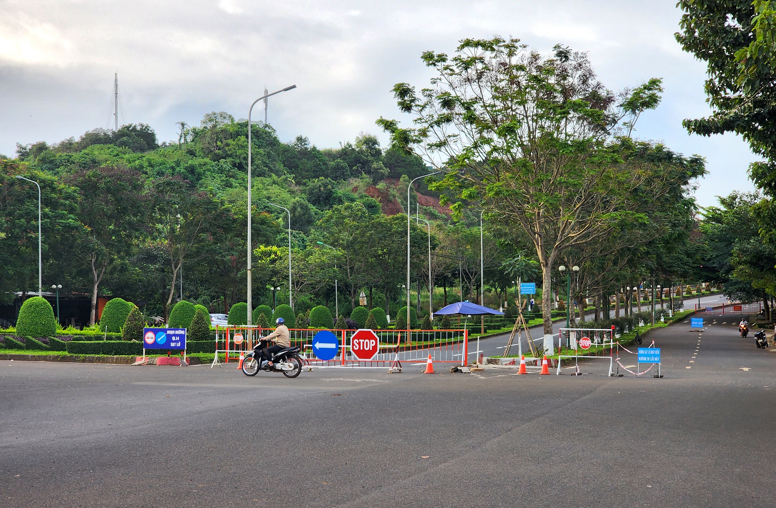 Hơn 200 tỷ đồng khắc phục đường Hồ Ch&iacute; Minh sụt l&uacute;n, nứt g&atilde;y- Ảnh 7.