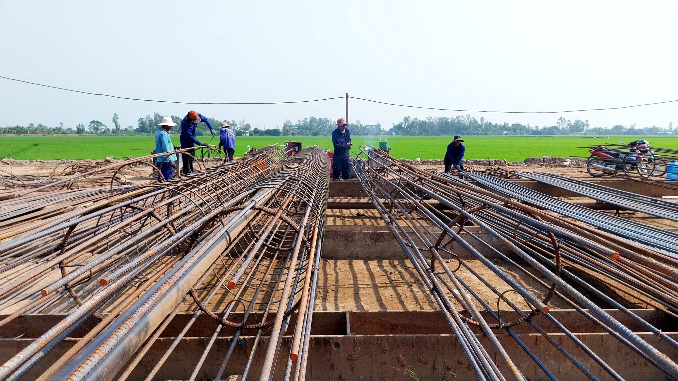 Đang vượt tiến độ, cao tốc Ch&acirc;u Đốc - Cần Thơ - S&oacute;c Trăng vẫn thi c&ocirc;ng xuy&ecirc;n Tết- Ảnh 2.