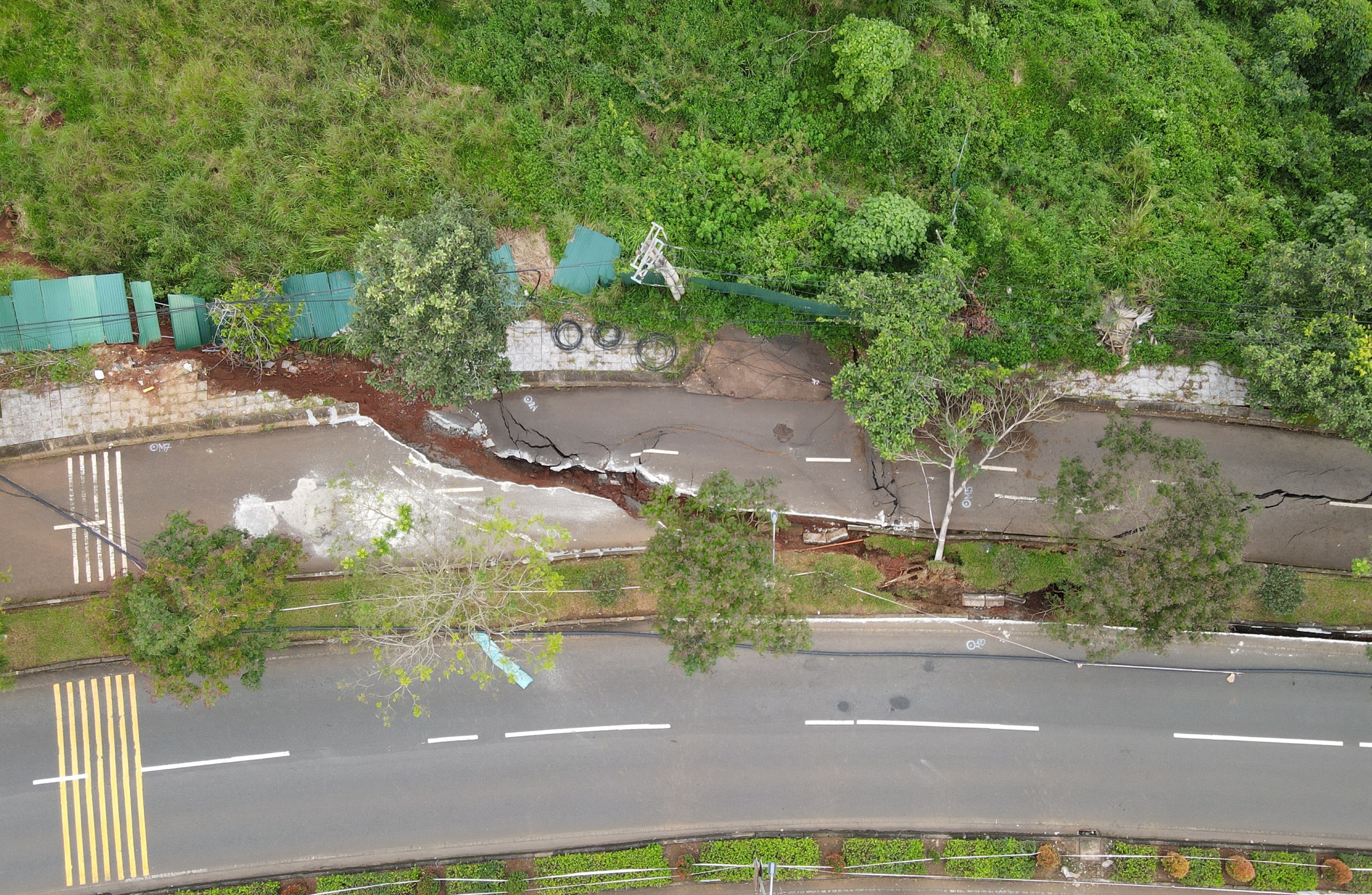 Hơn 200 tỷ đồng khắc phục đường Hồ Ch&iacute; Minh sụt l&uacute;n, nứt g&atilde;y- Ảnh 8.