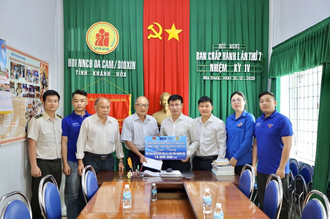 S&acirc;n bay quốc tế Cam Ranh mang Xu&acirc;n y&ecirc;u thương đến c&aacute;c hộ ngh&egrave;o, kh&oacute; khăn- Ảnh 3.