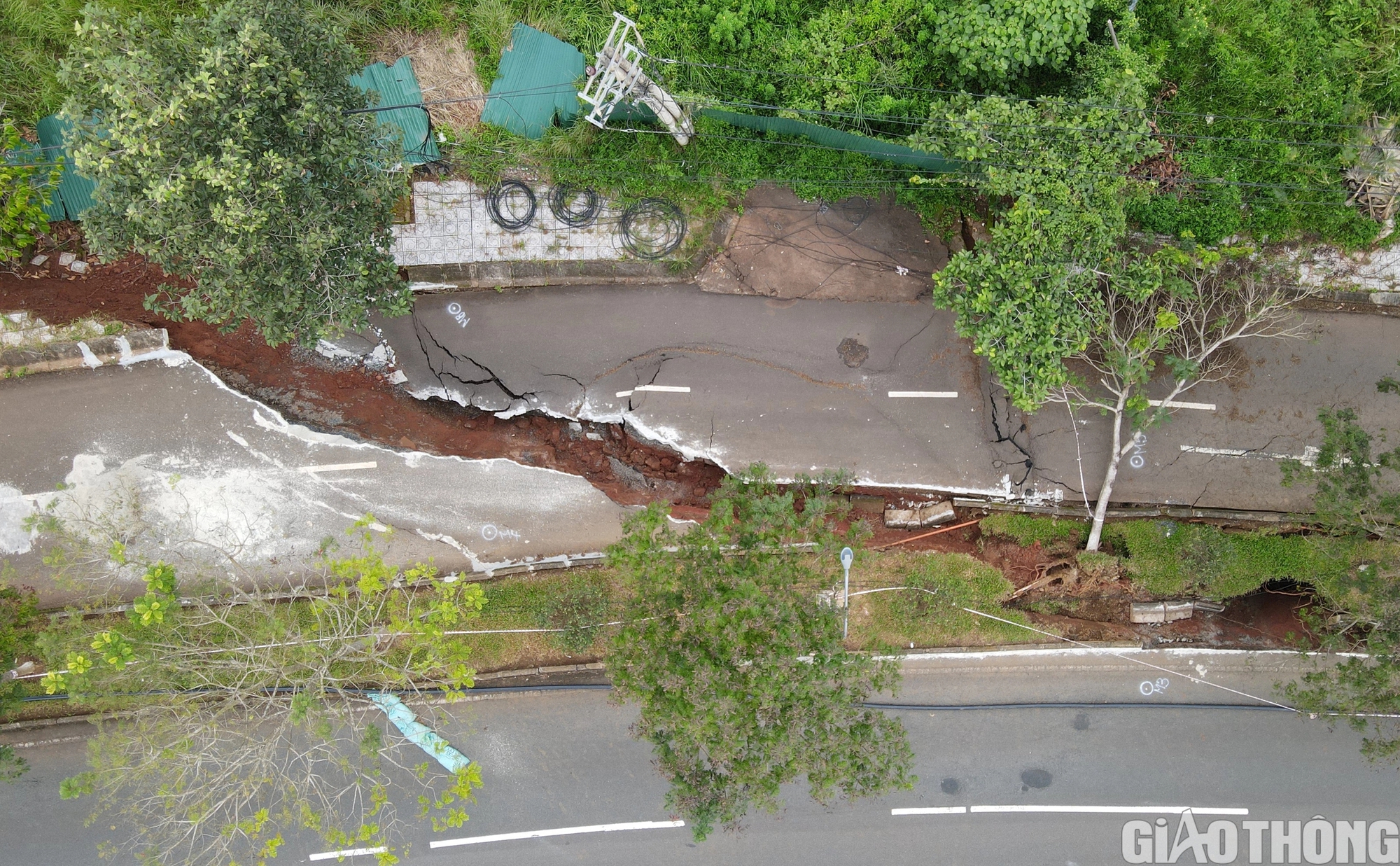 Hơn 200 tỷ đồng khắc phục đường Hồ Ch&iacute; Minh sụt l&uacute;n, nứt g&atilde;y- Ảnh 1.