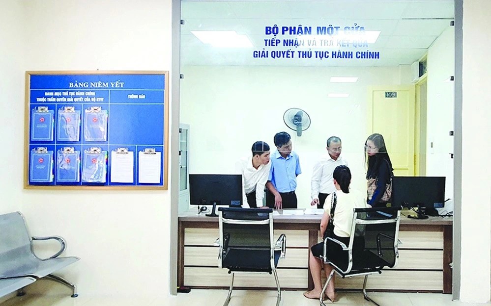 Bộ GTVT yêu cầu đẩy mạnh cơ cấu lại doanh nghiệp, không đầu tư dàn trải- Ảnh 2. Bộ GTVT lần đầu chấm điểm cải cách hành chính 8 cục chuyên ngành