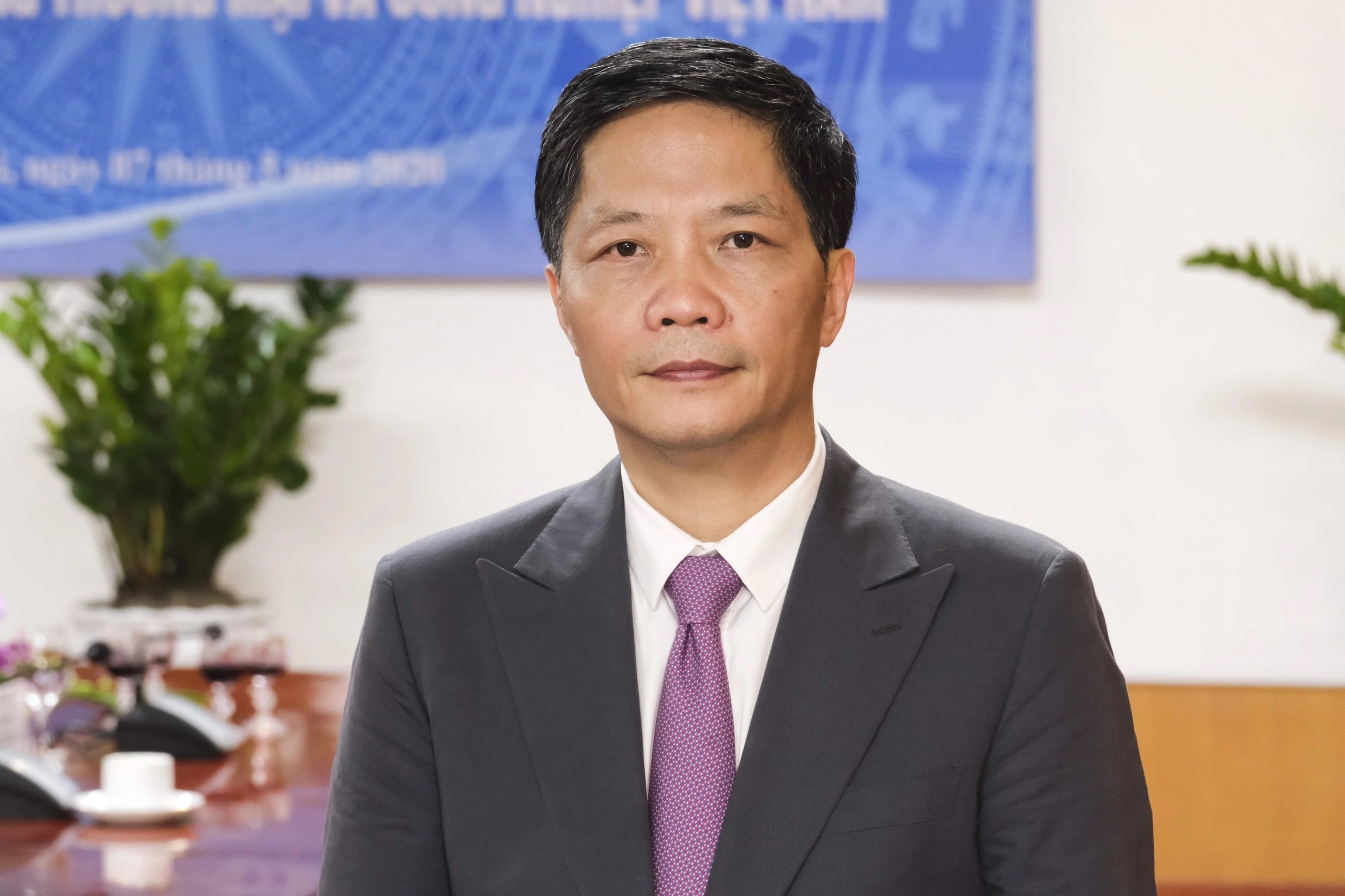 &Ocirc;ng Trần Tuấn Anh th&ocirc;i giữ chức Ủy vi&ecirc;n Bộ Ch&iacute;nh trị- Ảnh 1.