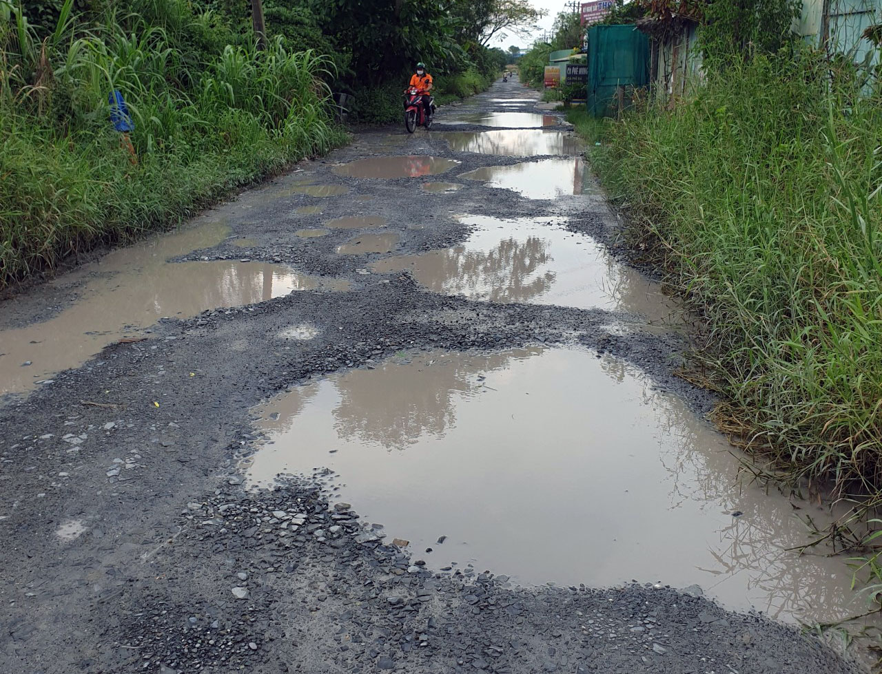 TP.HCM: Đường nát như tương “thay áo mới” đón Tết- Ảnh 3. TP.HCM: Đường nát như tương “thay áo mới” đón Tết- Ảnh 3.