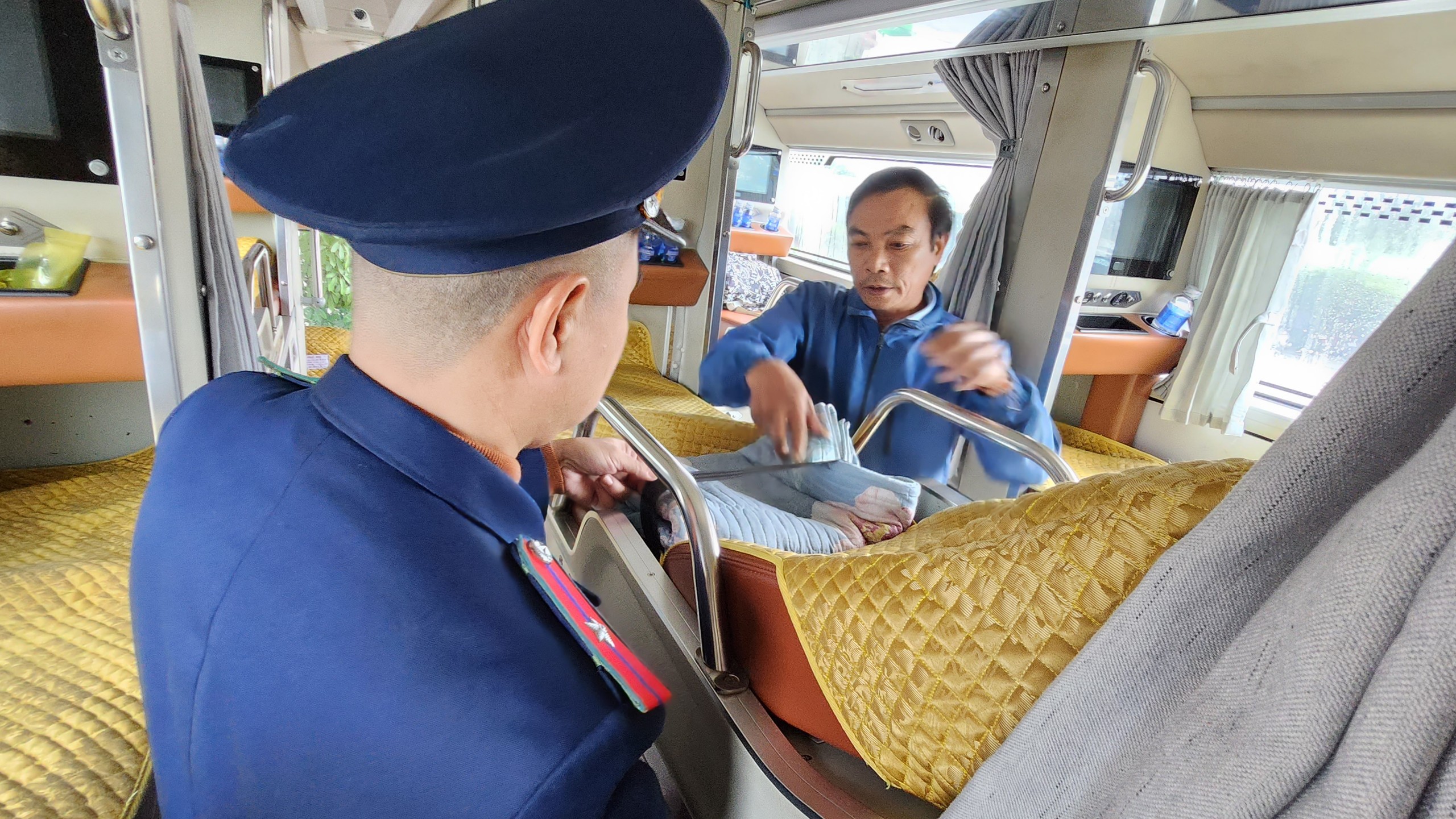 Nghệ An: Quyết liệt xử l&yacute; vi phạm giao th&ocirc;ng ngay từ đầu năm- Ảnh 3.