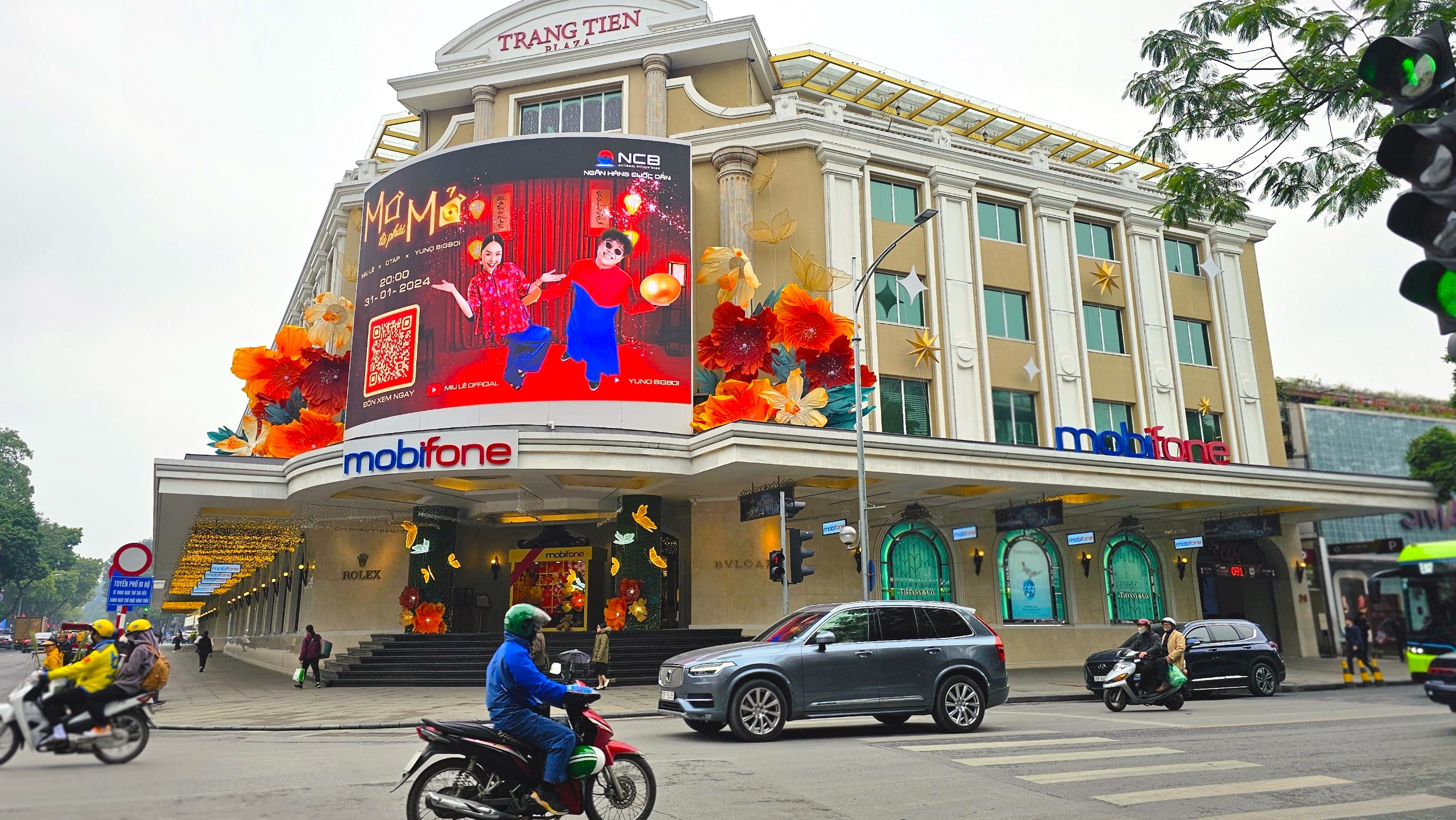 Trung t&acirc;m thương mại, phố phường H&agrave; Nội trang ho&agrave;ng rực rỡ đ&oacute;n Tết- Ảnh 5.