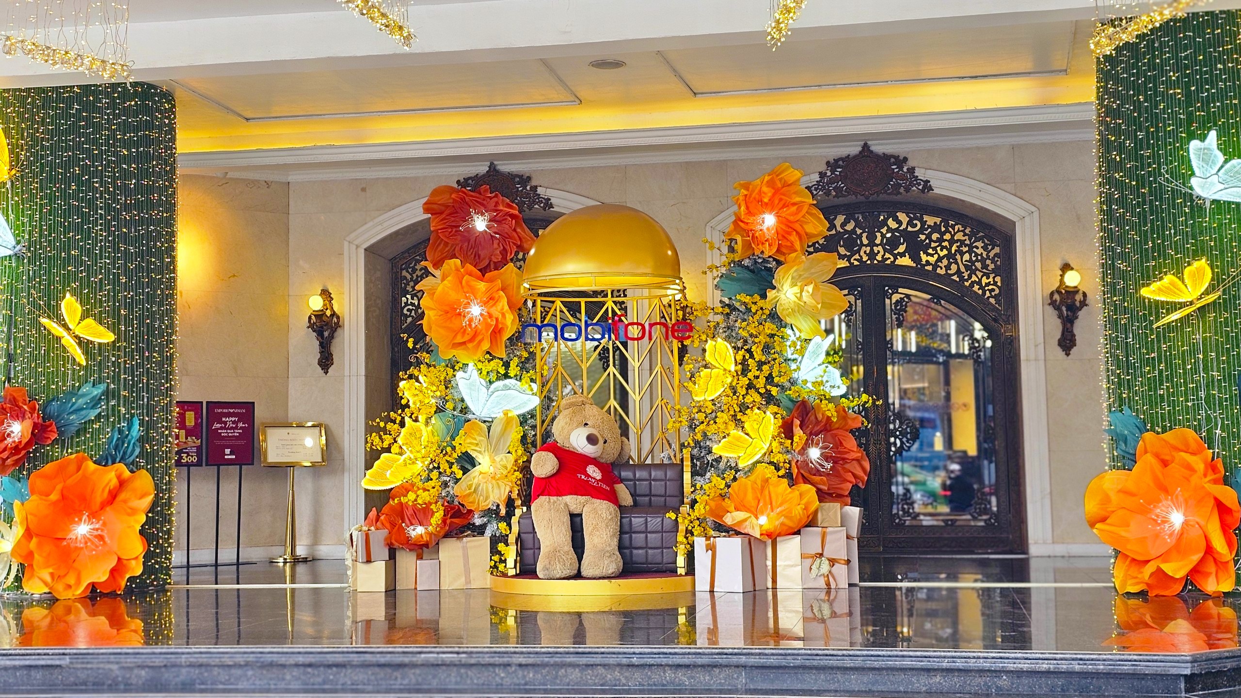 Trung t&acirc;m thương mại, phố phường H&agrave; Nội trang ho&agrave;ng rực rỡ đ&oacute;n Tết- Ảnh 6.