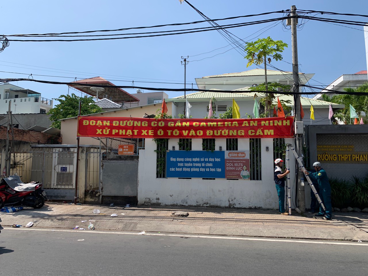 Cần Thơ: &Ocirc; t&ocirc; đưa đ&oacute;n học sinh đi v&agrave;o đường cấm theo giờ sẽ bị phạt nguội- Ảnh 1.