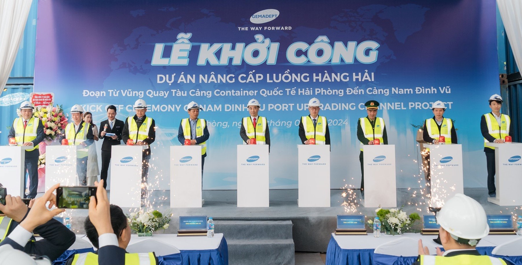 Khởi công nâng cấp luồng hàng hải Hải Phòng, thông đường cho tàu lớn vào cảng- Ảnh 1. Khởi công nâng cấp luồng hàng hải Hải Phòng, thông đường cho tàu lớn vào cảng- Ảnh 1.