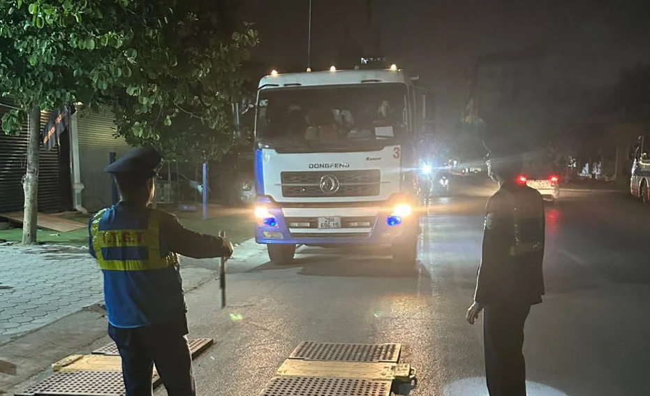 Thanh tra GTVT H&agrave; Nội chốt trực tại h&agrave;ng trăm điểm n&oacute;ng, nỗ lực đảm bảo giao th&ocirc;ng- Ảnh 12.