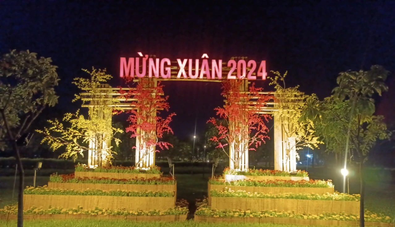 Công viên, vòng xoay ở TP.HCM ngập tràn sắc hoa đón tết Giáp Thìn- Ảnh 12. Công viên, vòng xoay ở TP.HCM ngập tràn sắc hoa đón tết Giáp Thìn- Ảnh 12.