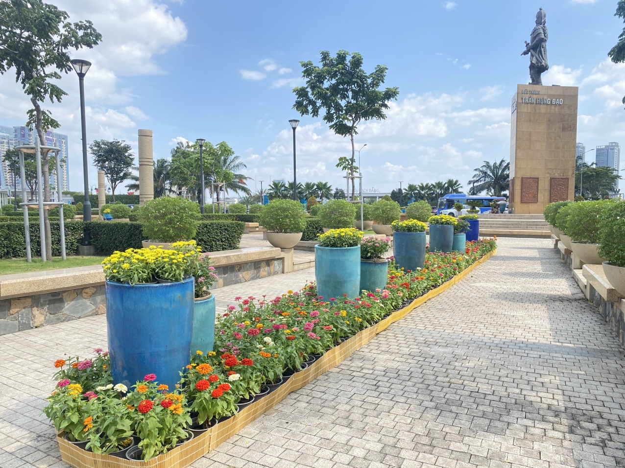 Công viên, vòng xoay ở TP.HCM ngập tràn sắc hoa đón tết Giáp Thìn- Ảnh 5. Công viên, vòng xoay ở TP.HCM ngập tràn sắc hoa đón tết Giáp Thìn- Ảnh 5.