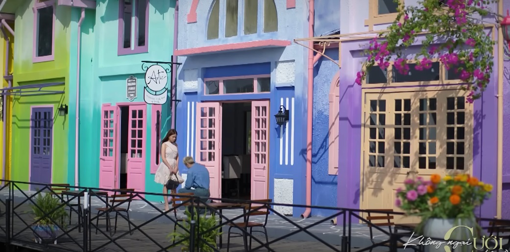 Yến bất ngờ được Sơn cầu h&ocirc;n.