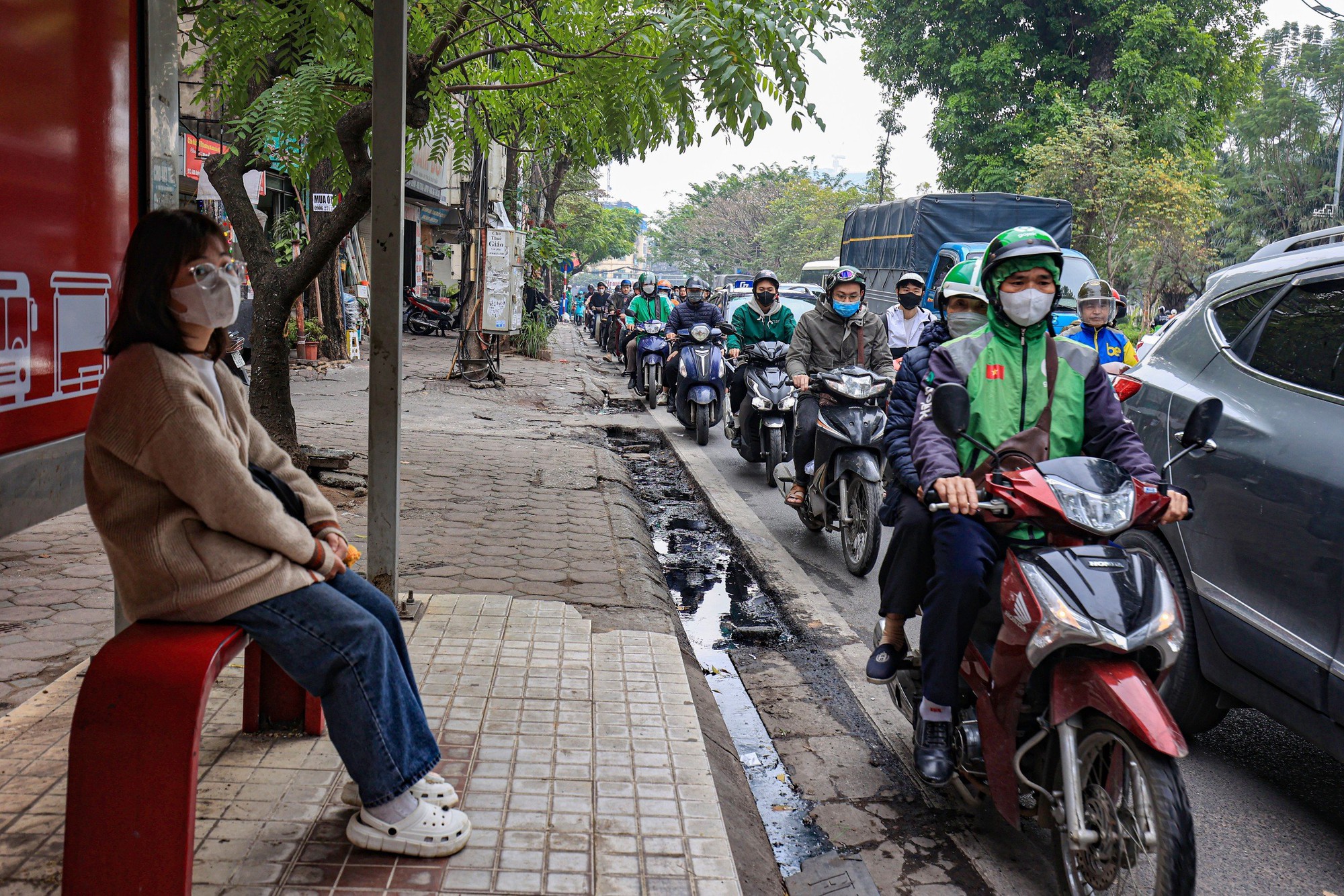 Hiện trạng tuyến đường V&agrave;nh đai 2 đoạn Ng&atilde; Tư Sở - Cầu Giấy sắp được mở rộng- Ảnh 9.
