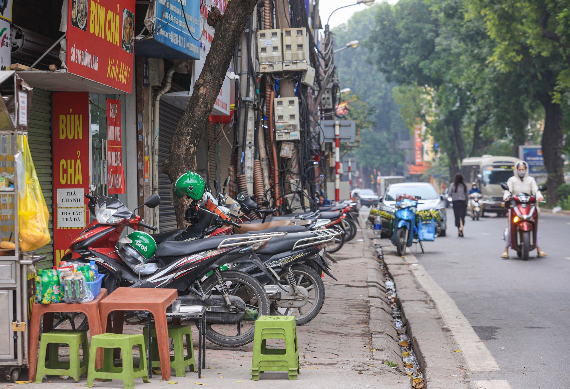 Hiện trạng tuyến đường V&agrave;nh đai 2 đoạn Ng&atilde; Tư Sở - Cầu Giấy sắp được mở rộng- Ảnh 10.