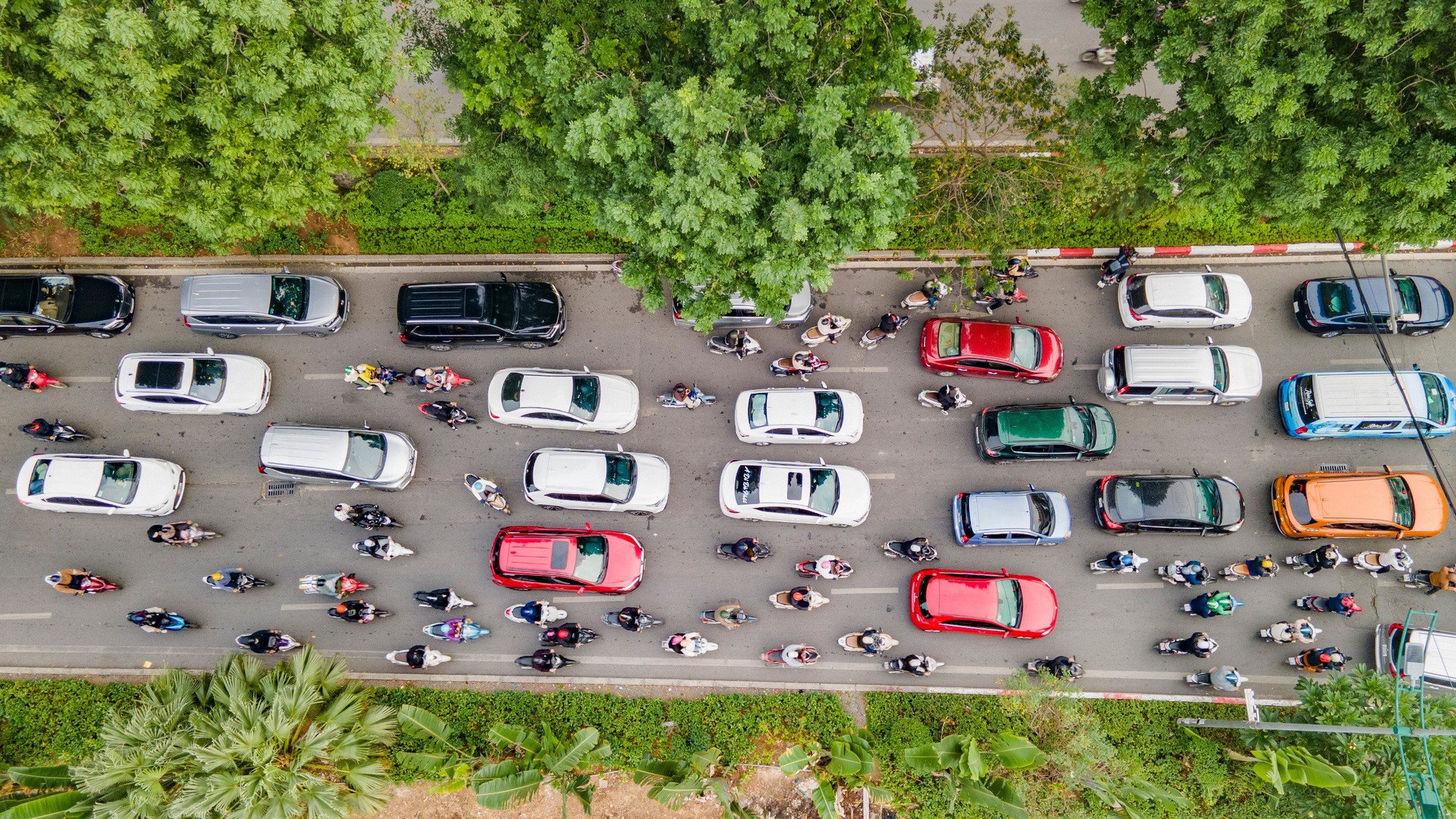 Hiện trạng tuyến đường V&agrave;nh đai 2 đoạn Ng&atilde; Tư Sở - Cầu Giấy sắp được mở rộng- Ảnh 7.