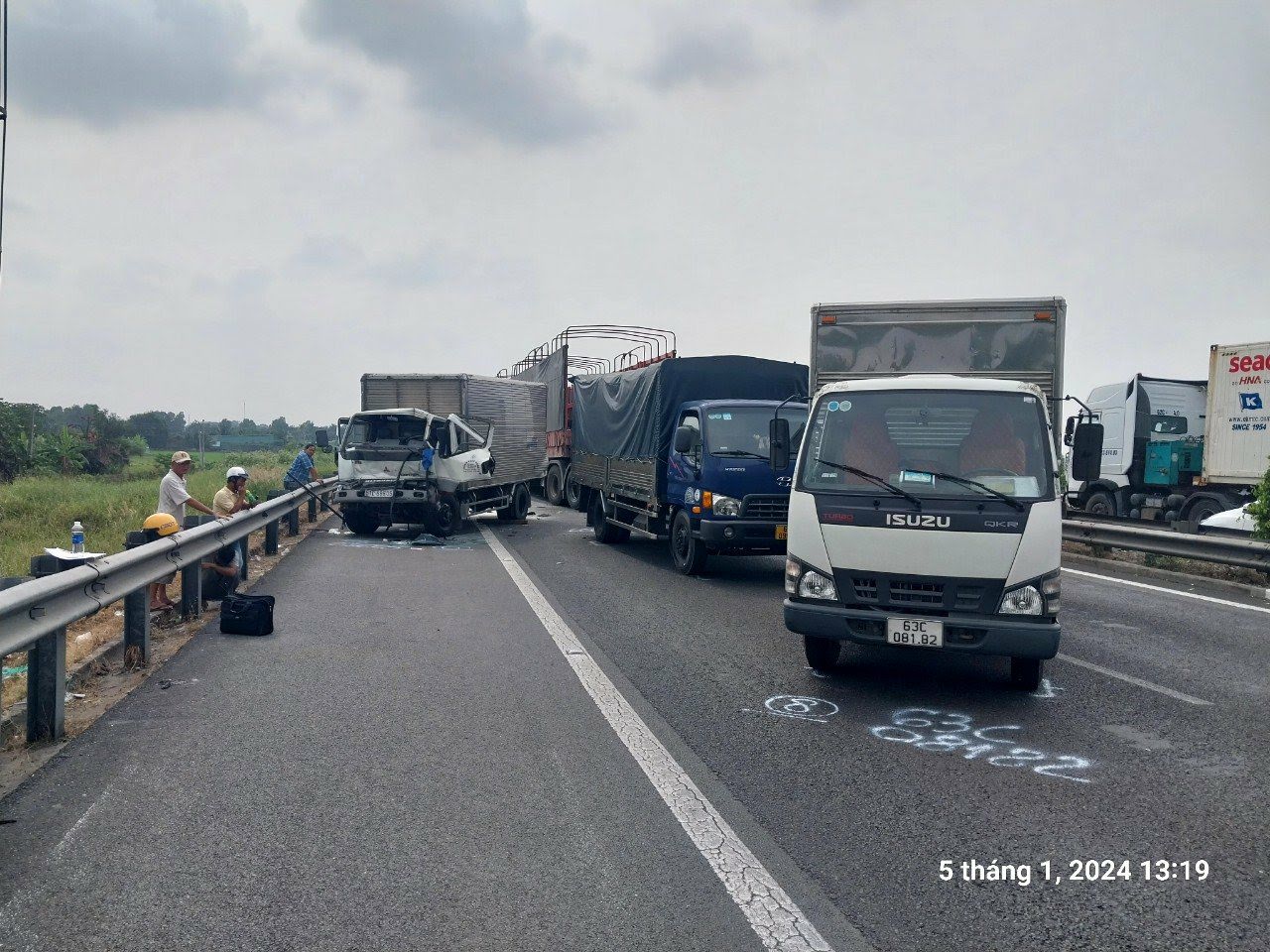 5 &ocirc; t&ocirc; va chạm li&ecirc;n ho&agrave;n, cao tốc TP.HCM - Trung Lương &ugrave;n ứ hơn 3km- Ảnh 1.