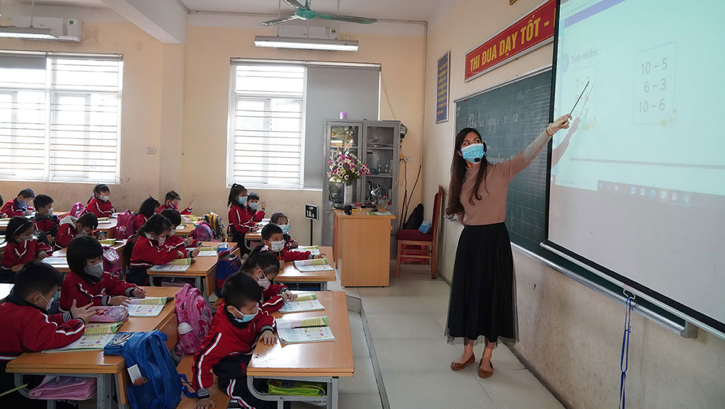Bộ Ch&iacute;nh trị y&ecirc;u cầu tiếp tục đổi mới ch&iacute;nh s&aacute;ch tiền lương với gi&aacute;o vi&ecirc;n- Ảnh 1.