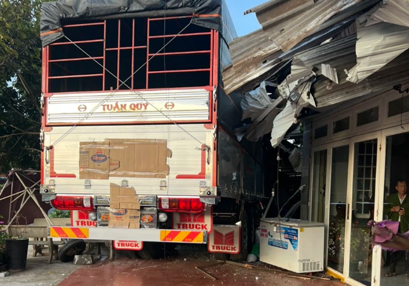 Rất may v&agrave;o thời điểm tr&ecirc;n, ng&ocirc;i nh&agrave; kh&ocirc;ng c&oacute; người.