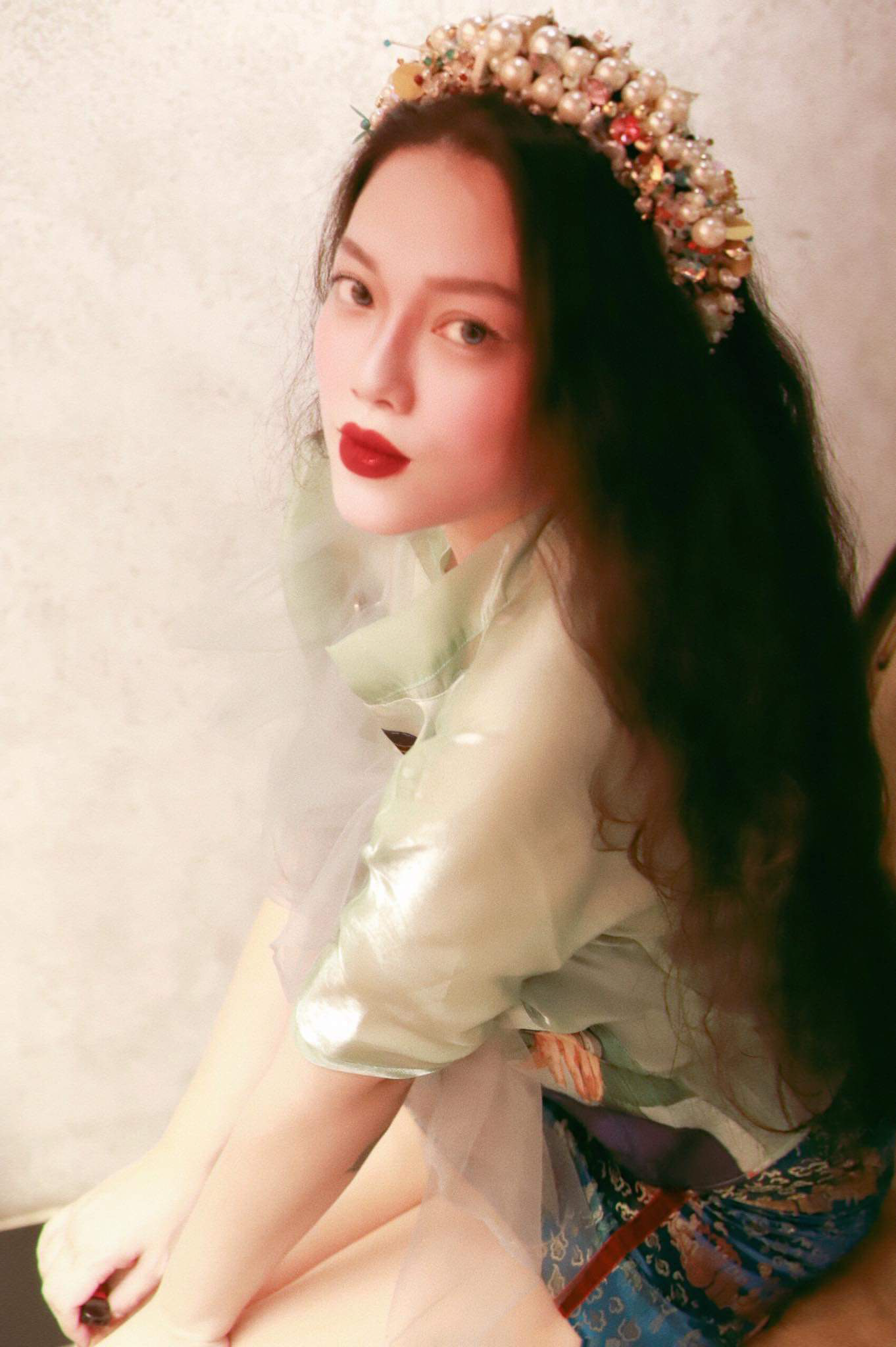 Ca sĩ H&agrave; Linh tr&igrave;nh diễn &aacute;o d&agrave;i tại Văn Miếu - Quốc Tử Gi&aacute;m- Ảnh 5.