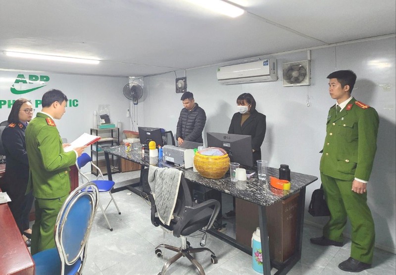 Bắt Gi&aacute;m đốc v&agrave; nữ kế to&aacute;n C&ocirc;ng ty An Ph&aacute;t Plastic ở Hải Dương- Ảnh 1.