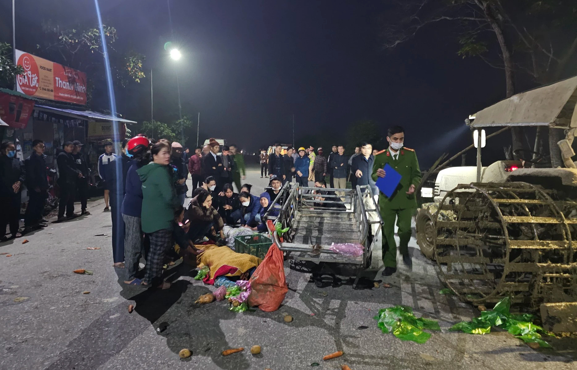 Hai vợ chồng gặp tai nạn tử vong thương t&acirc;m khi đi b&aacute;n h&agrave;ng l&uacute;c rạng s&aacute;ng- Ảnh 1.