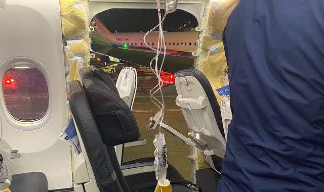 H&atilde;ng h&agrave;ng kh&ocirc;ng Mỹ đ&igrave;nh chỉ 65 chiếc Boeing 737 sau vụ m&aacute;y bay rơi mất cửa- Ảnh 1.