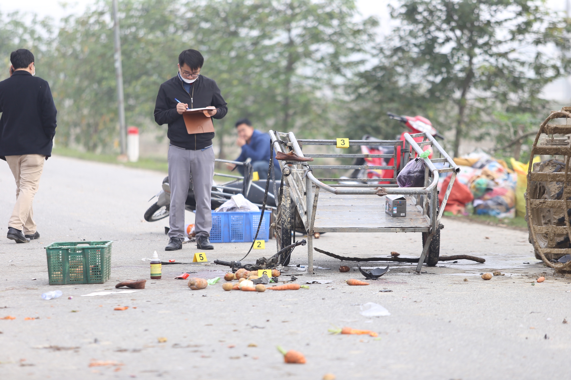 Hai vợ chồng gặp tai nạn tử vong thương t&acirc;m khi đi b&aacute;n h&agrave;ng l&uacute;c rạng s&aacute;ng- Ảnh 3.