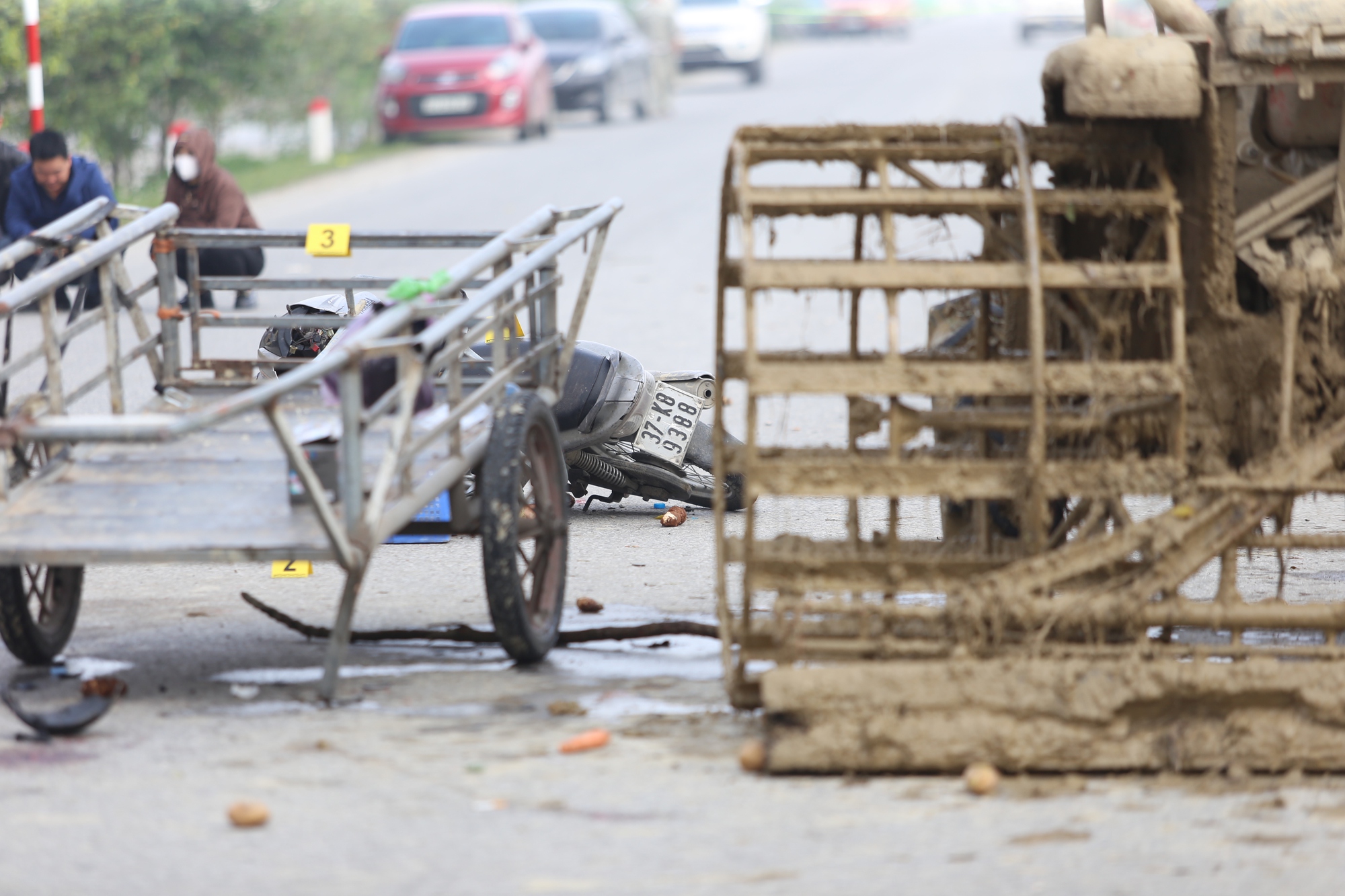 Hai vợ chồng gặp tai nạn tử vong thương t&acirc;m khi đi b&aacute;n h&agrave;ng l&uacute;c rạng s&aacute;ng- Ảnh 13.