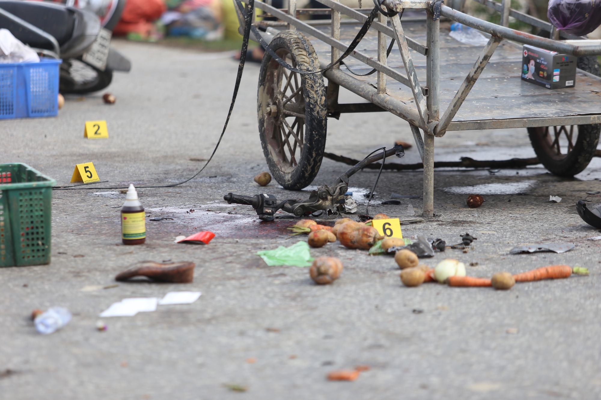 Hai vợ chồng gặp tai nạn tử vong thương t&acirc;m khi đi b&aacute;n h&agrave;ng l&uacute;c rạng s&aacute;ng- Ảnh 12.