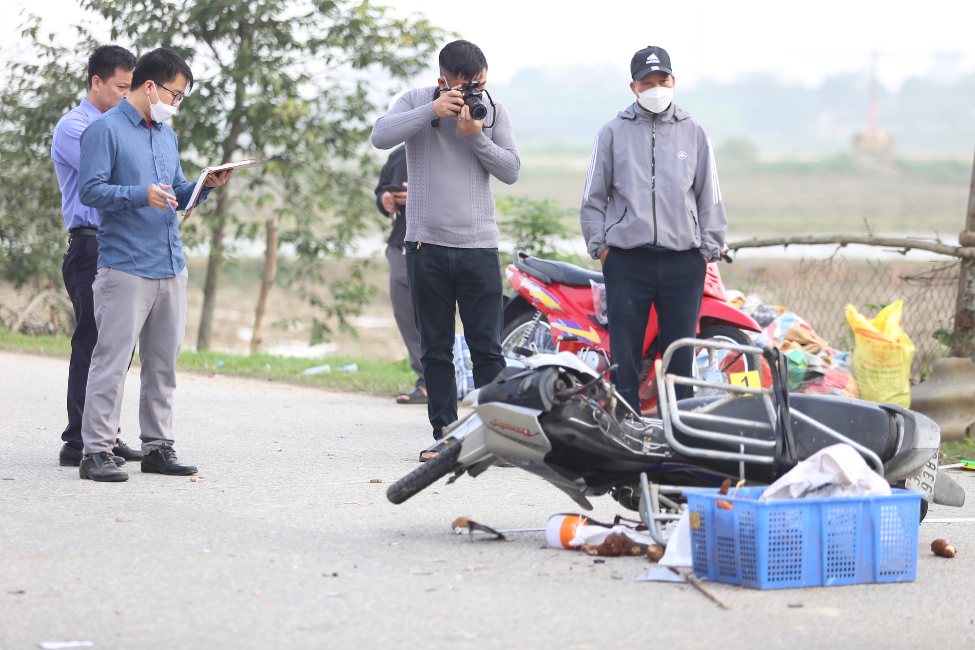 Hai vợ chồng gặp tai nạn tử vong thương t&acirc;m khi đi b&aacute;n h&agrave;ng l&uacute;c rạng s&aacute;ng- Ảnh 5.