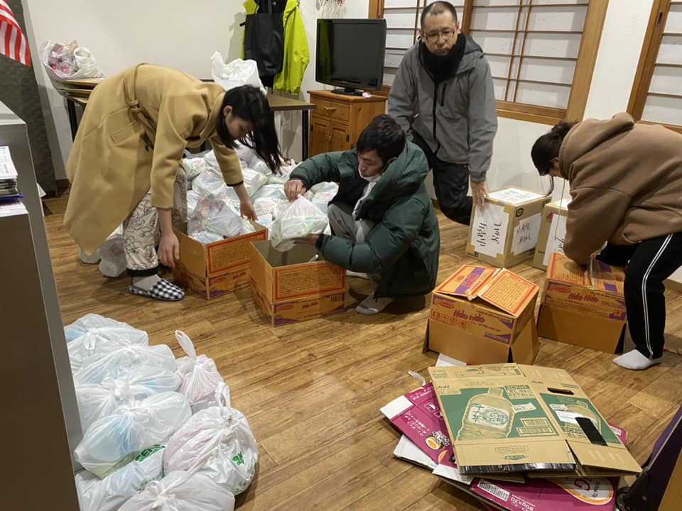 Người Việt bao bọc, che chở nhau giữa động đất kinh ho&agrave;ng- Ảnh 6.