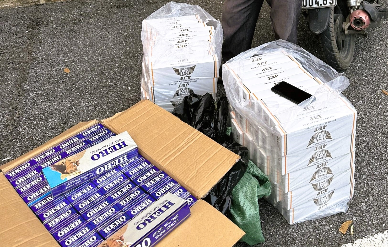 Quảng Trị: L&aacute;i xe kh&ocirc;ng GPLX v&agrave; dương t&iacute;nh với ma t&uacute;y, chủ xe c&ugrave;ng bị phạt 51 triệu- Ảnh 2.