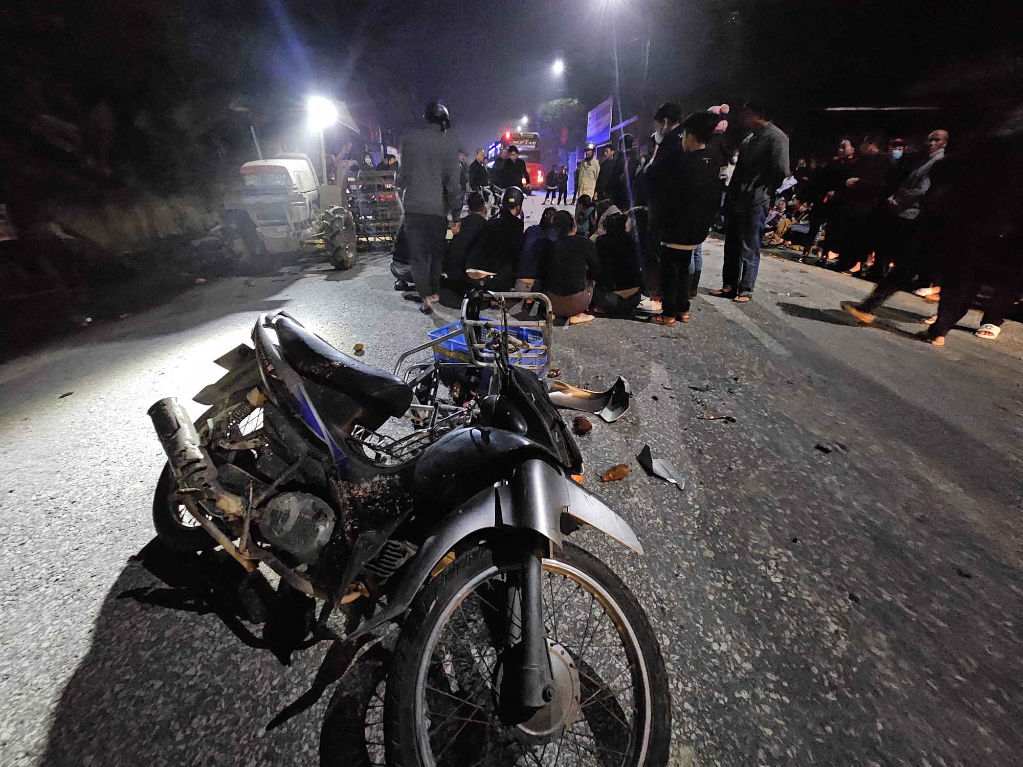 Hai vợ chồng gặp tai nạn tử vong thương t&acirc;m khi đi b&aacute;n h&agrave;ng l&uacute;c rạng s&aacute;ng- Ảnh 24.