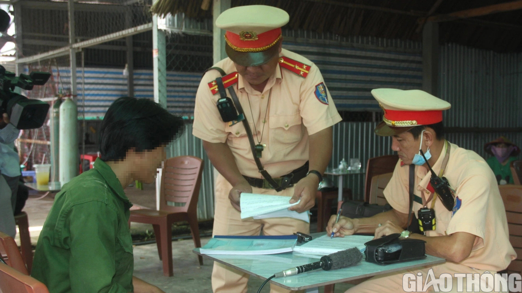 C&agrave; Mau vận động người d&acirc;n d&ugrave;ng phương tiện c&ocirc;ng cộng đi lại dịp Tết- Ảnh 2.