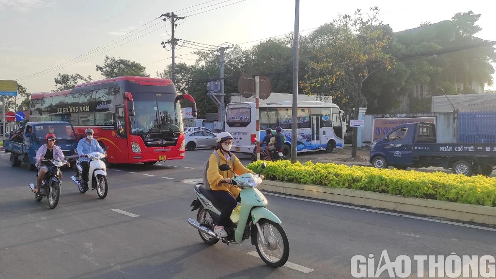Một số tỉnh miền T&acirc;y chủ động chống &ugrave;n tắc đăng kiểm dịp cuối năm- Ảnh 3.