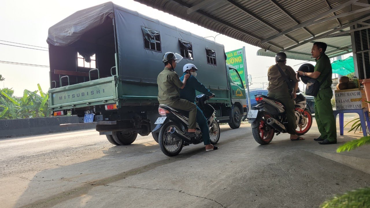 100 cảnh s&aacute;t truy l&ugrave;ng nghi phạm giết người ở TP.HCM bỏ trốn về Long An- Ảnh 1.